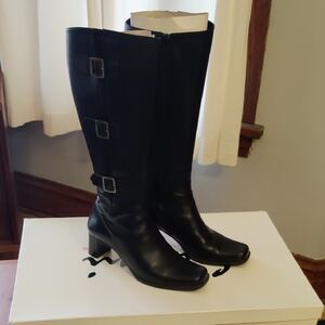 Sudini Garner Black Leather Knee-High Women's Boots With Bucklea